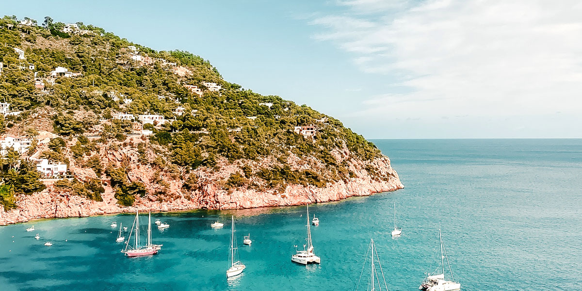 Ibiza - Der Traumurlaub auf Ibiza sieht so aus! Und abends zurückkehren in eins unserer Luxushotels